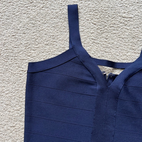 NEW GUESS Mirage Ottoman Cutout Bandage Crop Top Tank Top Sleeveless Navy Blue L - Picture 3 of 9